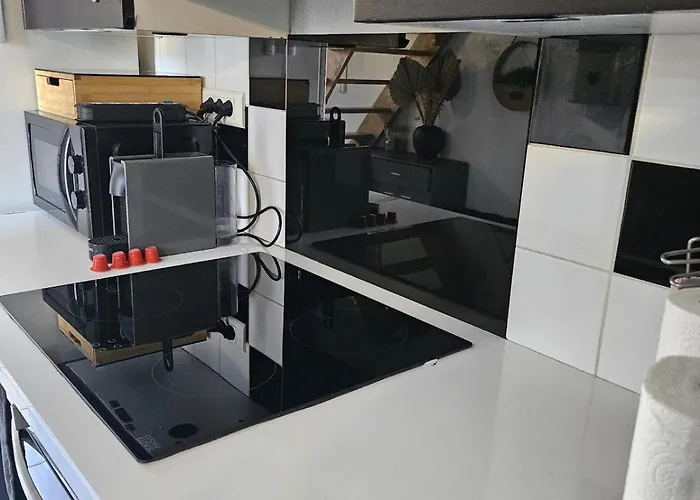 La Maison Badine, Air-conditioned Triplex Apartman *