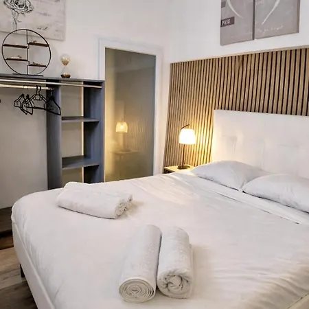 Appartement La Maison Badine, Air-conditioned Triplex *