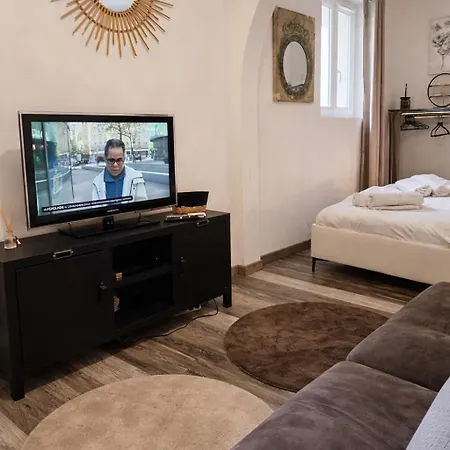 Appartement La Maison Badine, Air-conditioned Triplex *