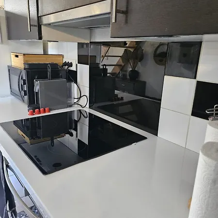 La Maison Badine, Air-conditioned Triplex 아파트 *